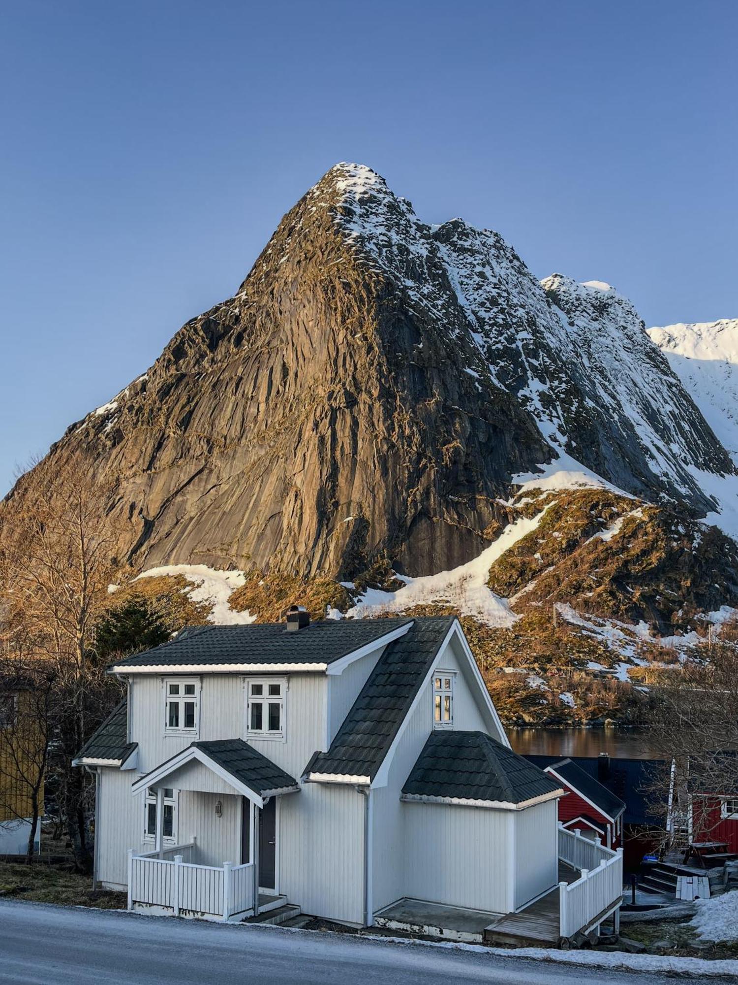Husly Reine - Your Home With Reinebringen View Kültér fotó